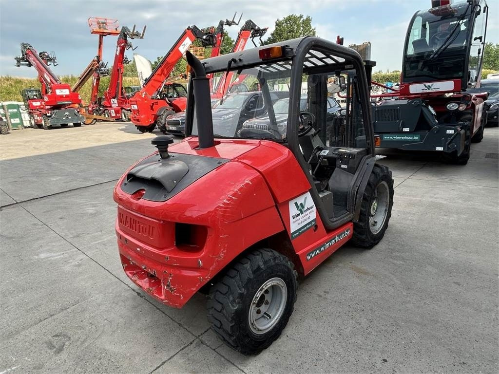 Manitou MH25-4 - Ngarkues me pirun për terren të ashpër: foto 3 Manitou MH25-4 - Ngarkues me pirun për terren të ashpër: foto 3