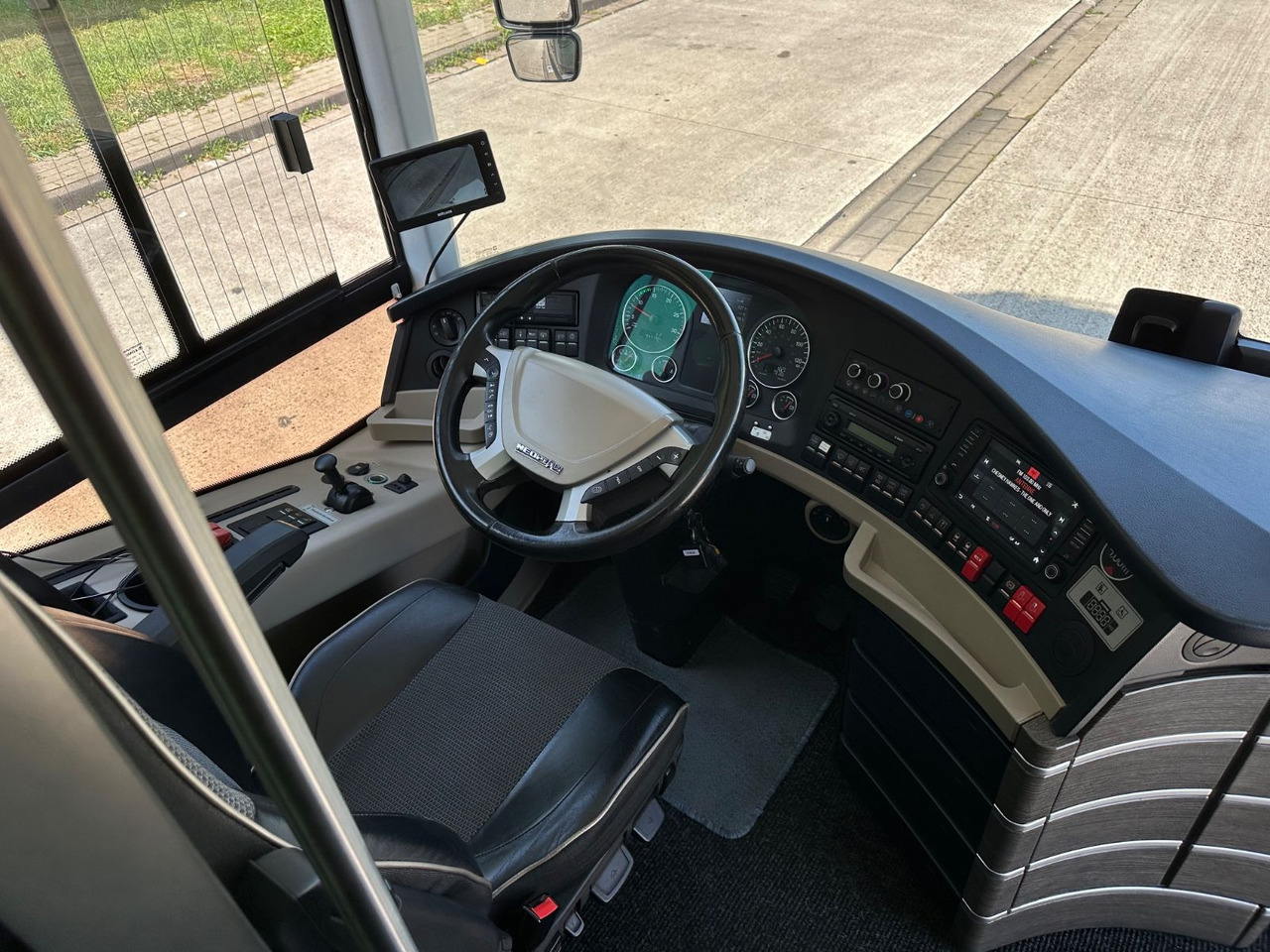 Neoplan P06 Skyliner L (83 Sitze*TOP*Motor Neu*Panorama) - Autobus me kabinë të dyfishtë: foto 4 Neoplan P06 Skyliner L (83 Sitze*TOP*Motor Neu*Panorama) - Autobus me kabinë të dyfishtë: foto 4