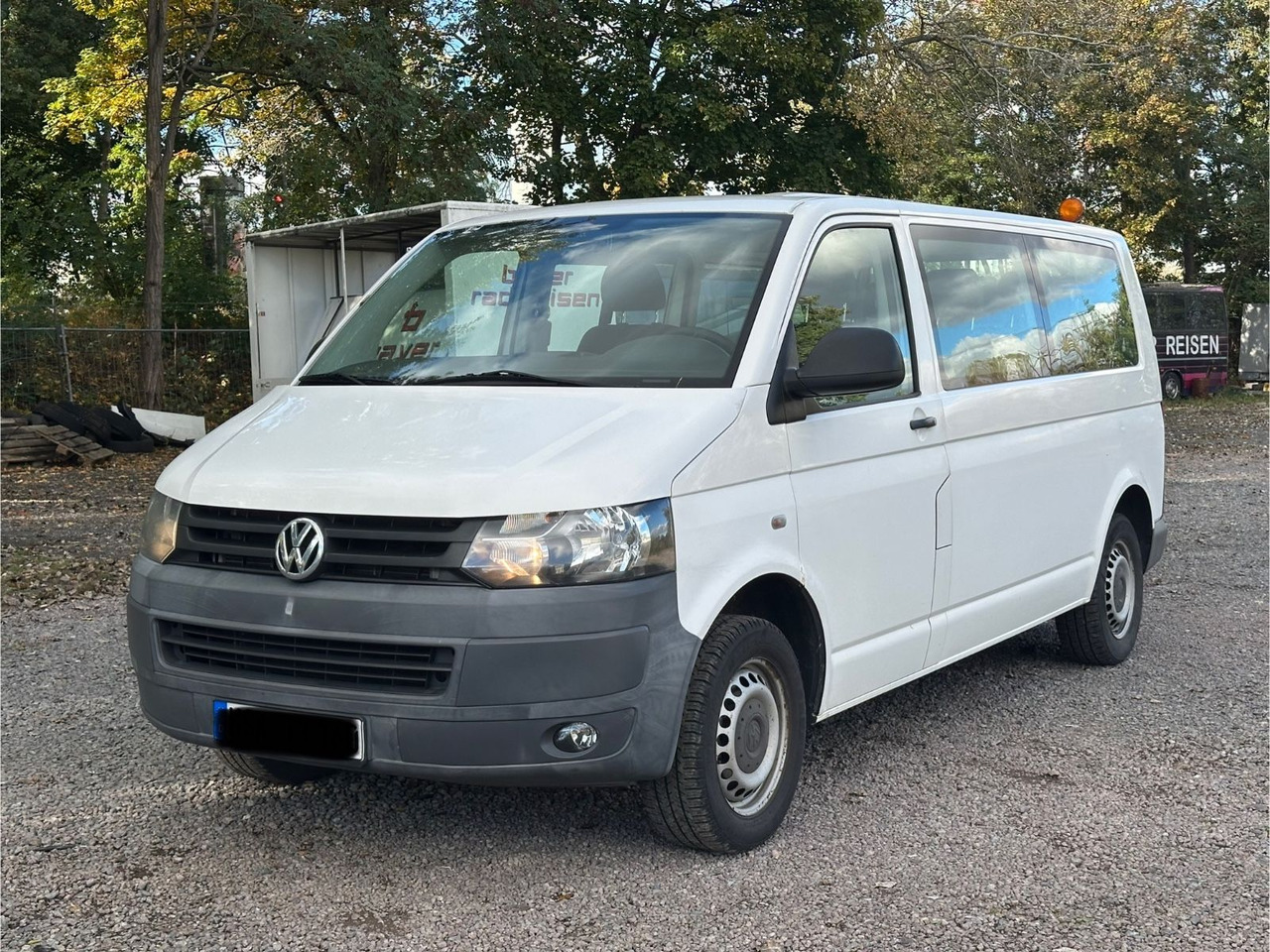 Volkswagen T5 Kombi - Furgon pasagjerësh: foto 1 Volkswagen T5 Kombi - Furgon pasagjerësh: foto 1
