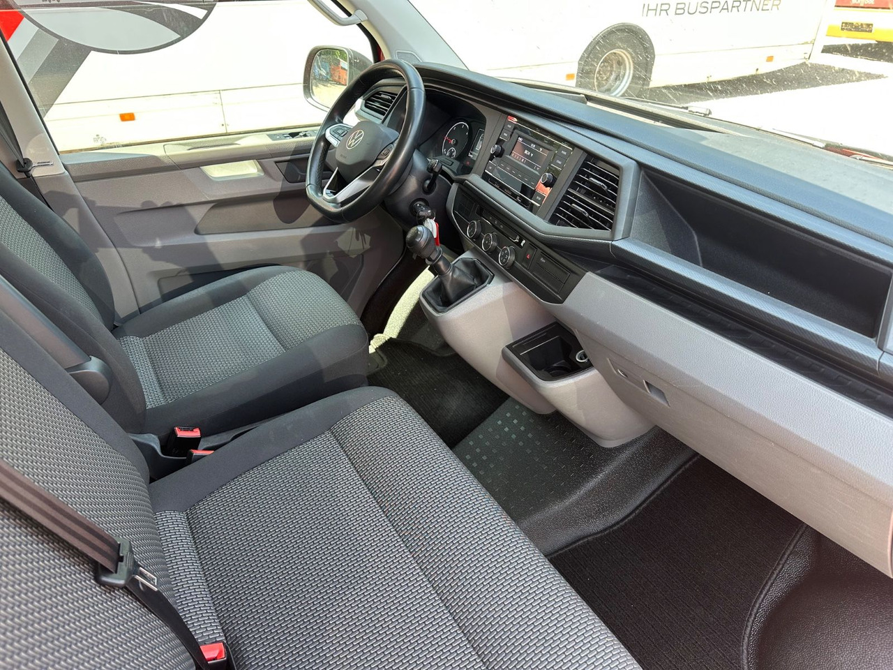 Volkswagen T6 Kombi (PDC Hi*ACC*StandHz*9 Sitzer*AC) - Furgon pasagjerësh: foto 5 Volkswagen T6 Kombi (PDC Hi*ACC*StandHz*9 Sitzer*AC) - Furgon pasagjerësh: foto 5